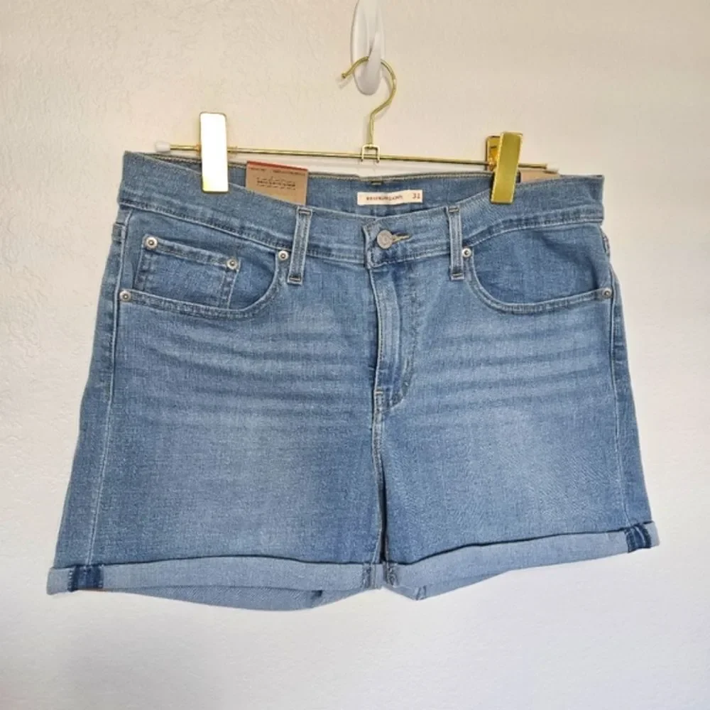 NWT Levi's | Mid-Length Shorts Hypersoft Light Wash Denim, Women's 31 - Picture 4 of 6